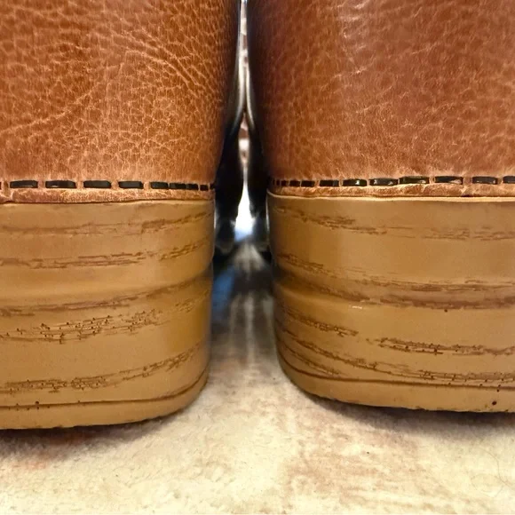 Dansko Professional Clog 
Honey Distressed - Picture 11 of 12